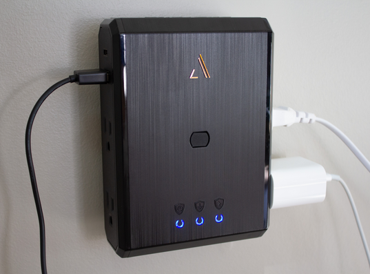 Austere III Series Power 4-Outlet With Omniport USB - Black - Austere III Series Power 4-Outlet With Omniport USB - Detailshot 1
