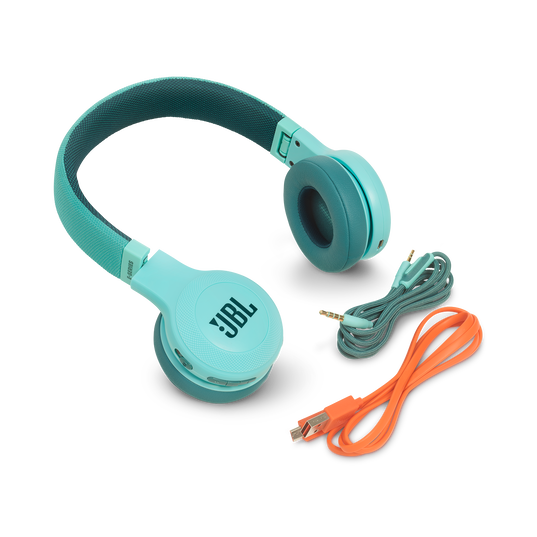 JBL E45BT - Teal - Wireless on-ear headphones - Detailshot 4
