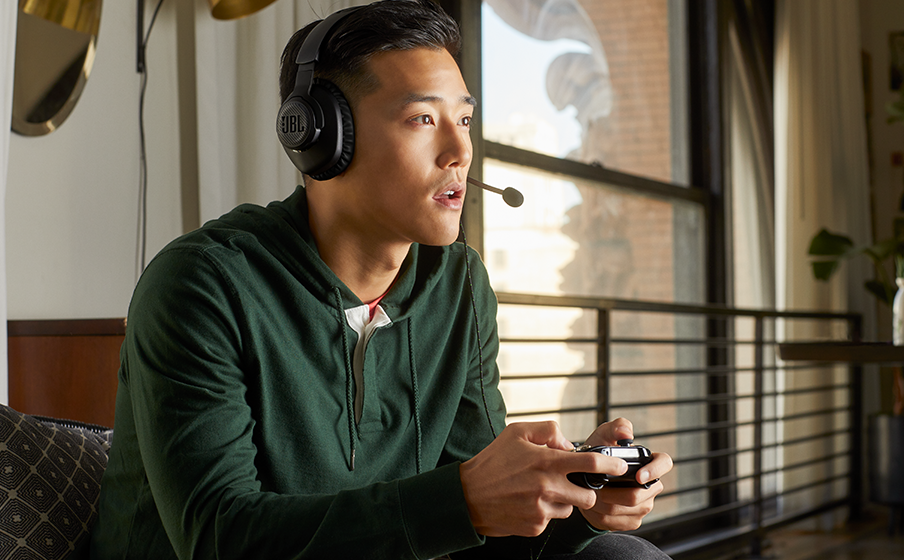 Temukan keseruan gaming sebenarnya dengan JBL QuantumSOUND Signature