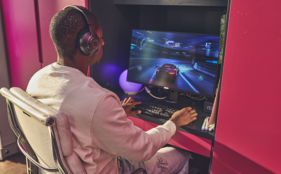 Temukan keseruan gaming sebenarnya dengan JBL QuantumSOUND Signature