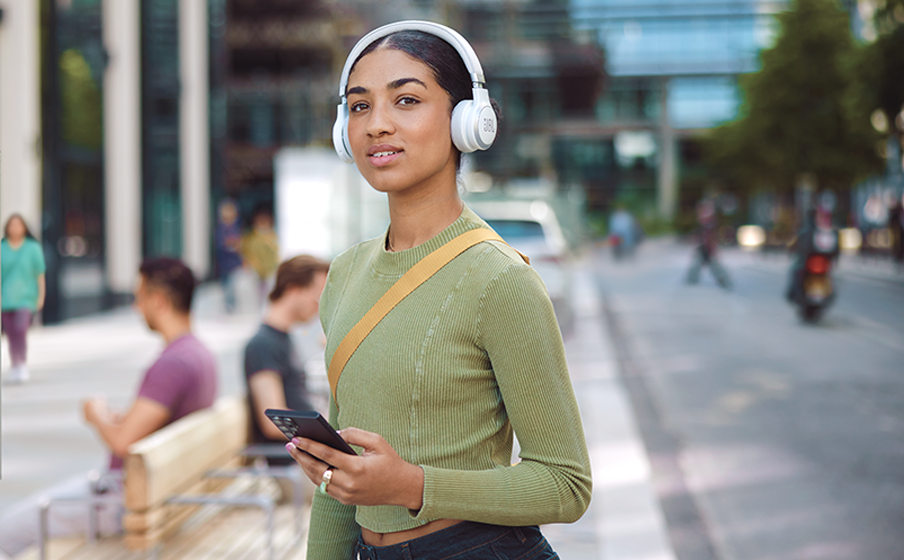 Peredam Kebisingan Adaptif Sejati dengan Smart Ambient