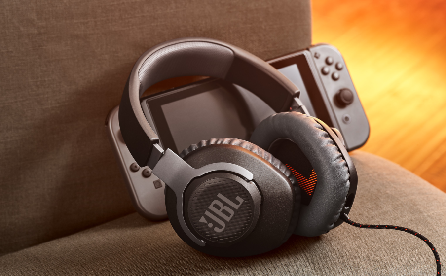 Temukan keseruan gaming sebenarnya dengan JBL QuantumSOUND Signature