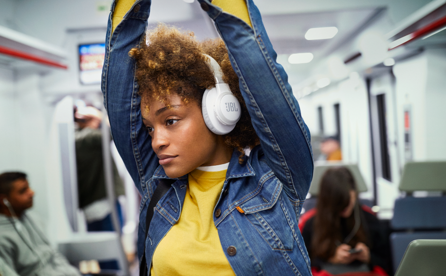 JBL Live 650BTNC | Headphone Over-Ear Nirkabel dengan Peredam Kebisingan