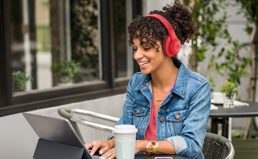 JBL E55BT | Over-ear headphone nirkabel