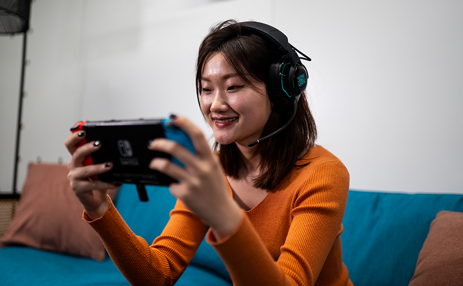 Keseruan gaming dengan JBL QuantumSOUND Signature bersertifikasi Hi-Res