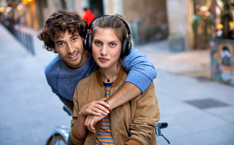 JBL Live 650BTNC | Headphone Over-Ear Nirkabel dengan Peredam Kebisingan