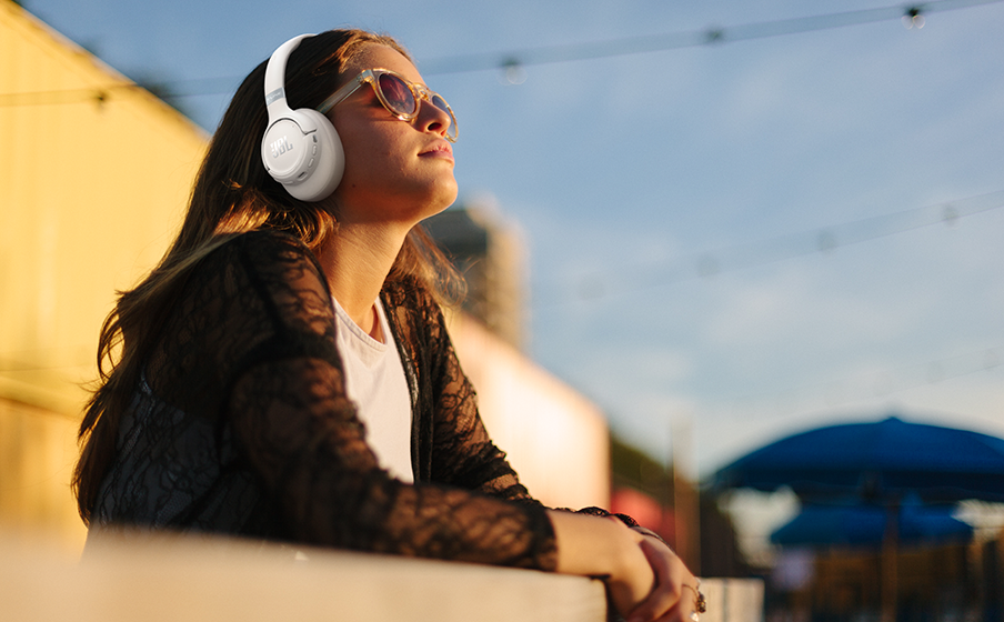 JBL Pure Bass Sound Hi-Res dengan Spatial Sound