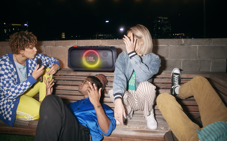 Termasuk mikrofon nirkabel JBL